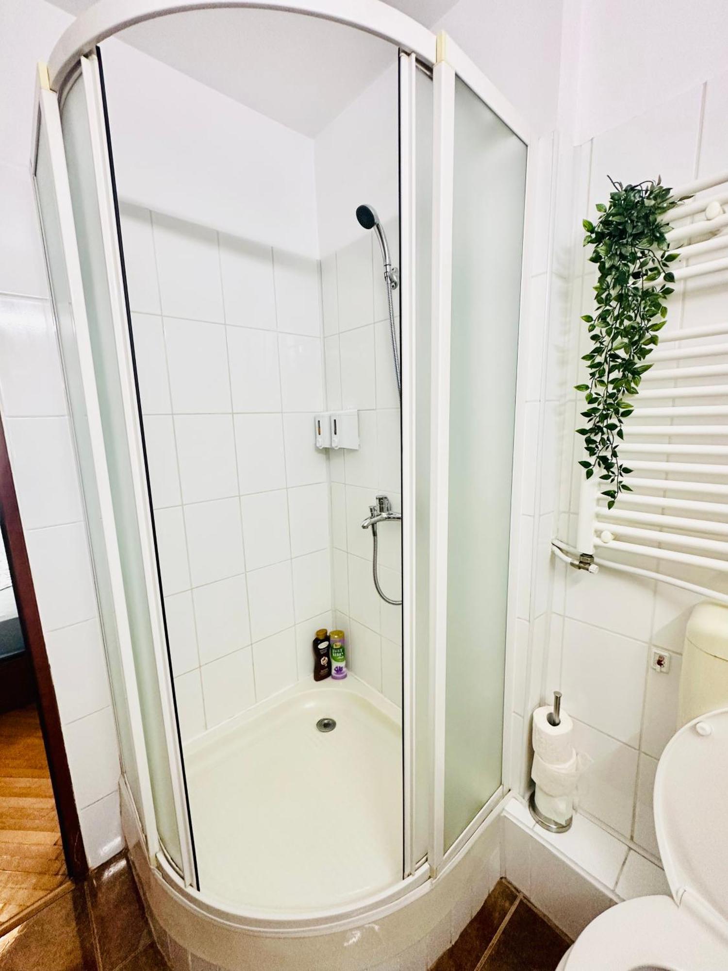 Tranquil Unirii Residence - Elegant & Spacious Living With Parking Steps From Parliament บูคาเรสต์ ภายนอก รูปภาพ