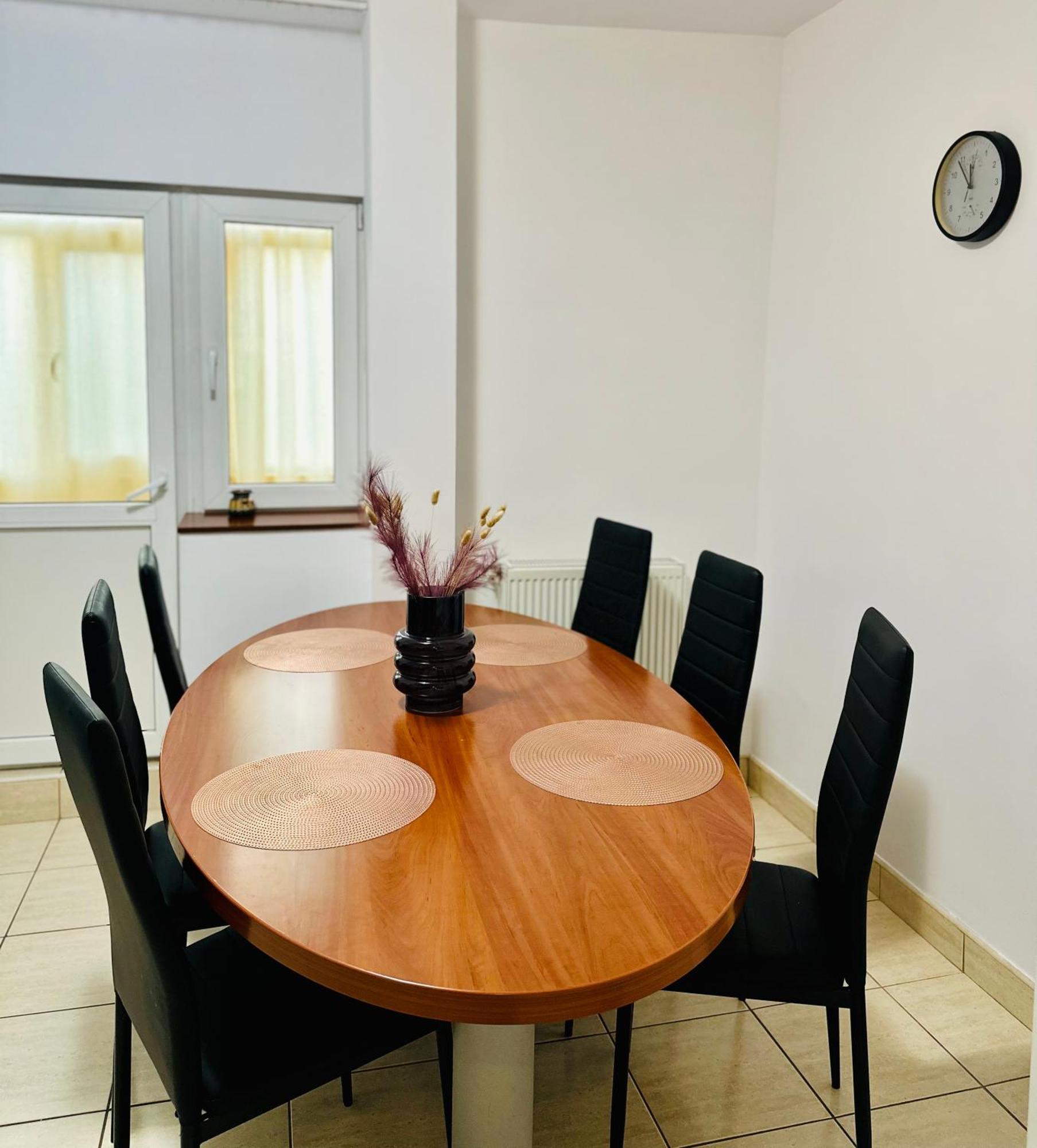 Tranquil Unirii Residence - Elegant & Spacious Living With Parking Steps From Parliament บูคาเรสต์ ภายนอก รูปภาพ