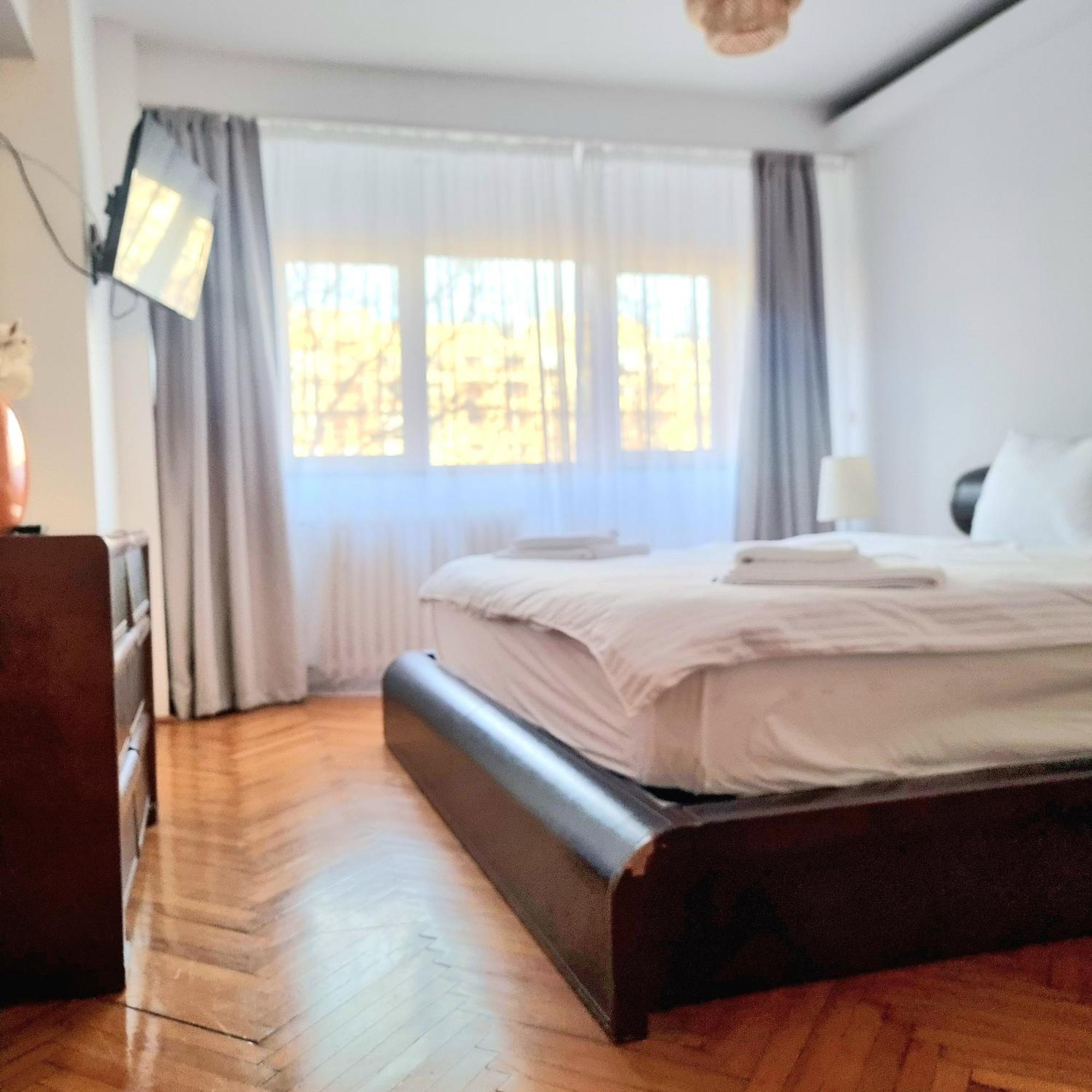 Tranquil Unirii Residence - Elegant & Spacious Living With Parking Steps From Parliament บูคาเรสต์ ภายนอก รูปภาพ